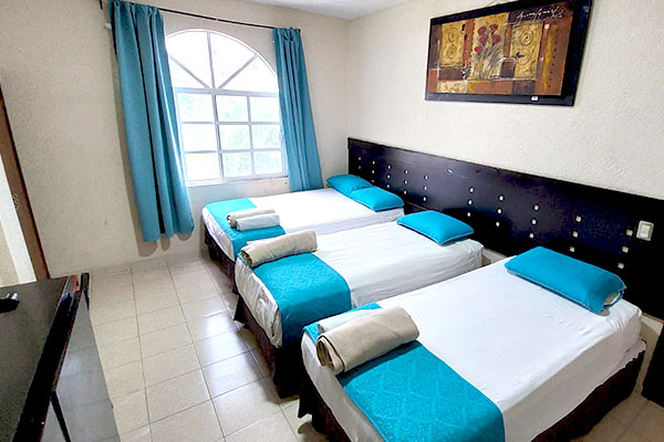 Habitación triple Hotel Antares en Paraíso Tabasco cerca de la Refenería Dos Bocas "Olmeca"